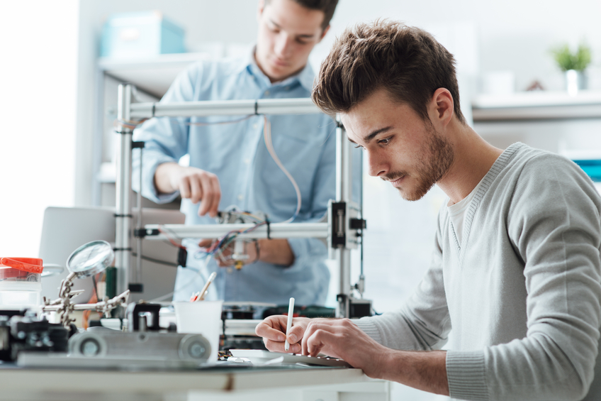 Engineering students working in the lab