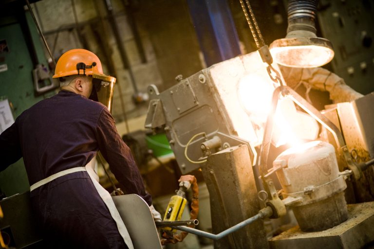 Pouring molten metal from furnace to shank