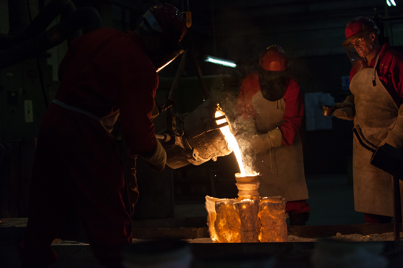 metal pouring at dean group