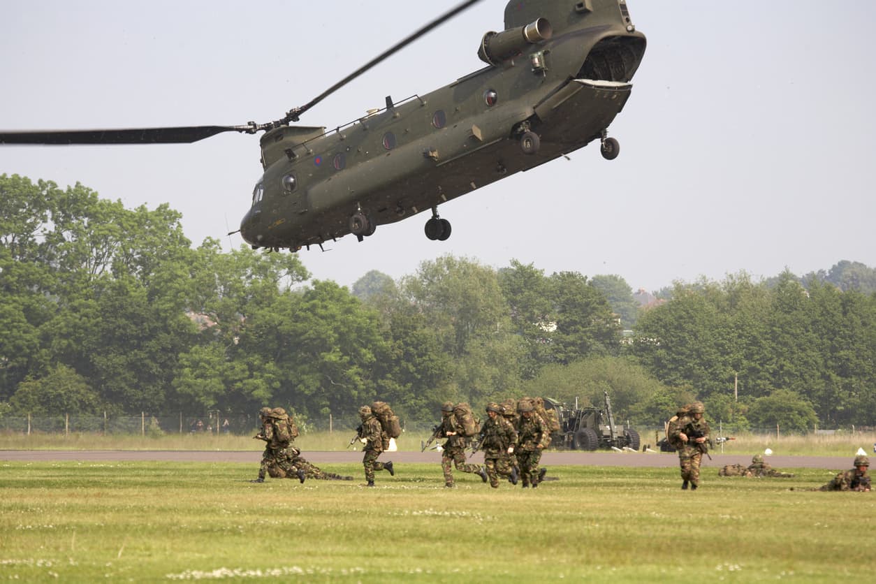 helicopter and uk troops